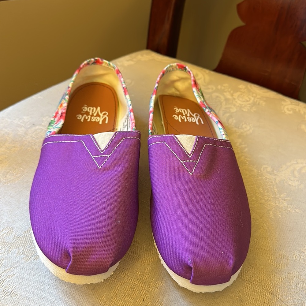 Brand new Yes We Vibe canvas espadrilles in purple/floral pattern - Picture 2 of 7